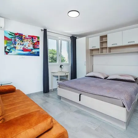 Дом отдыха House Перой