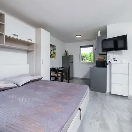 Semesterbostad House Peroj