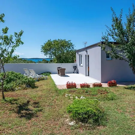 House Semesterbostad *